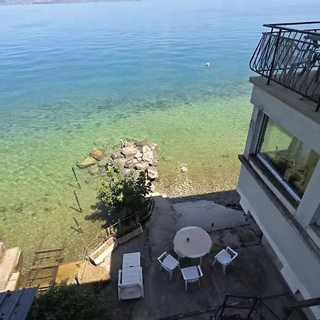 La Karabane De Clément Au Bord Du Apartamento Lugrin